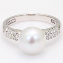 Winter white South Sea pearl and white diamond ring